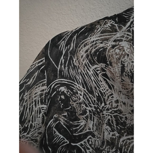 Chico's Design Black Abstract Print Silk Button Front Casual Top Woman Size 1 MD - Picture 3 of 5